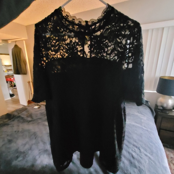 NWT Torrid Black Lace Peplum Top Size 1 - Picture 2 of 5